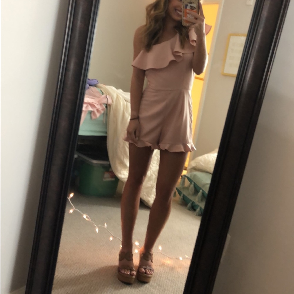 J.O.A Los Angeles blush romper